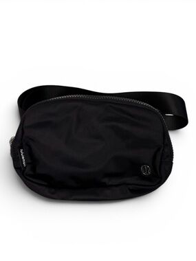 Lululemon Athletica Black Belt Bag / Waist Pack – Adjustable Strap 1L